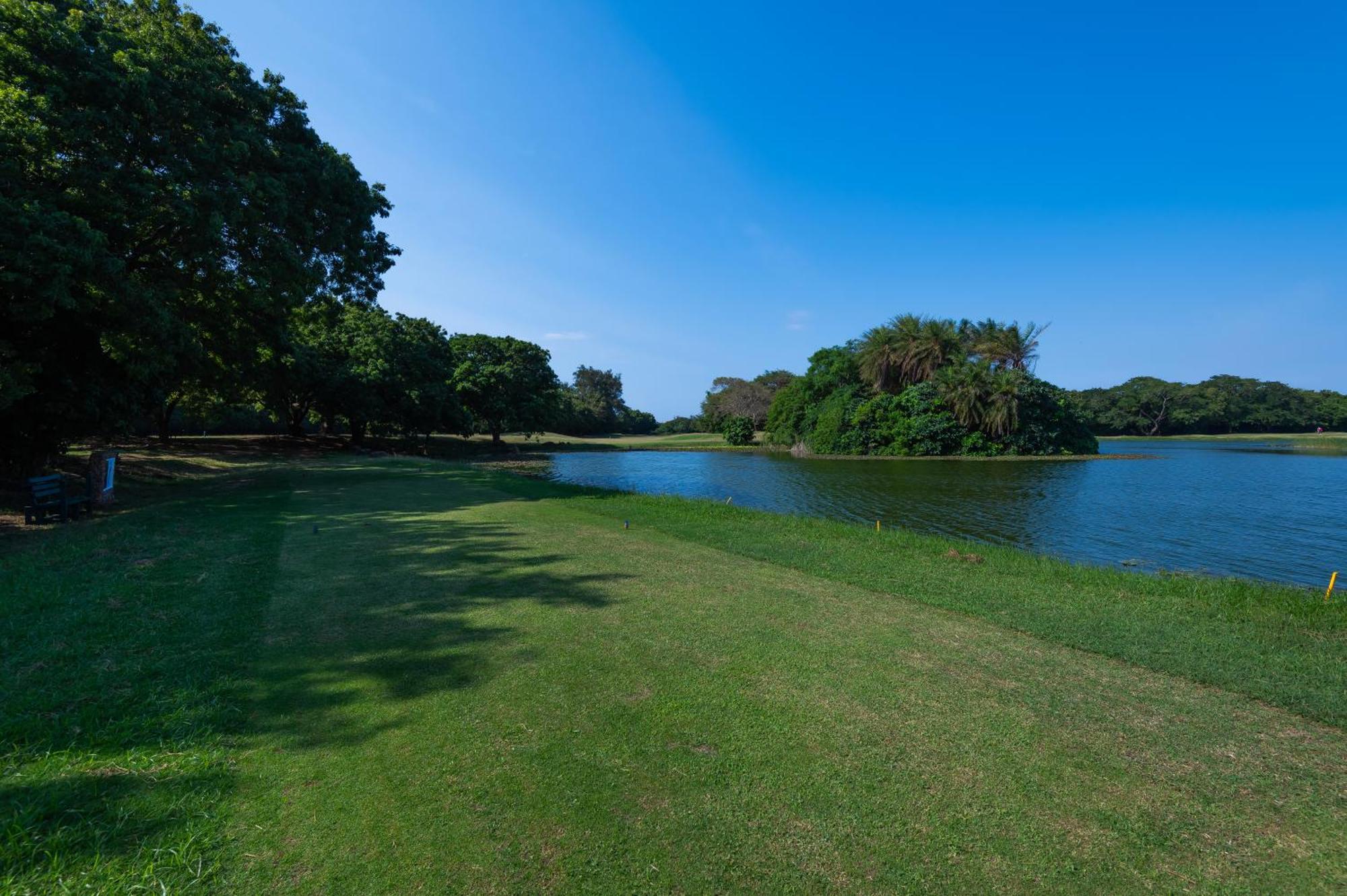 Diamonds Leisure Beach & Golf Resort Playa de Diani Exterior foto View of the lake