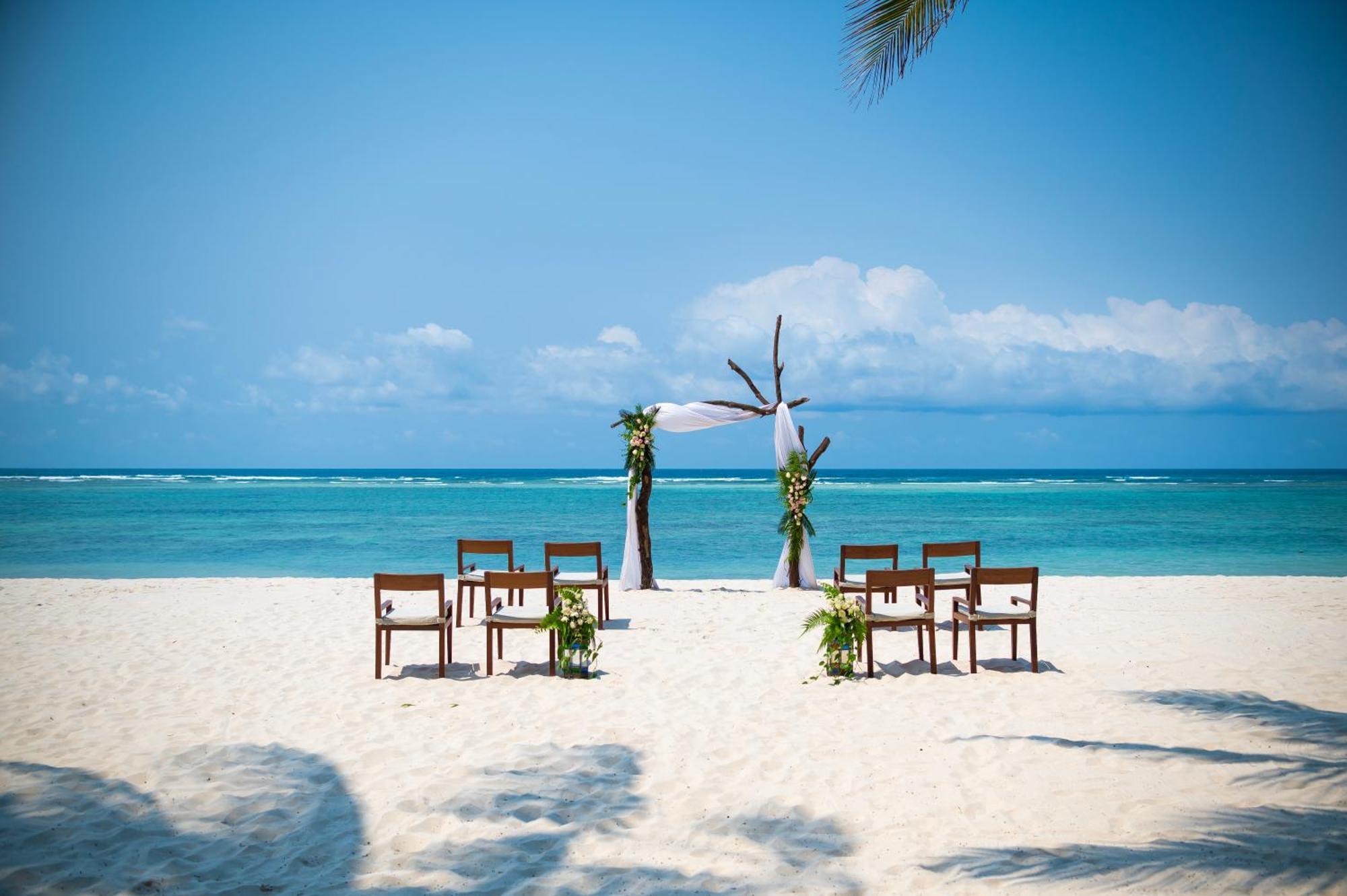 Diamonds Leisure Beach & Golf Resort Playa de Diani Exterior foto Beach at Iberostar Grand Hotel Bávaro