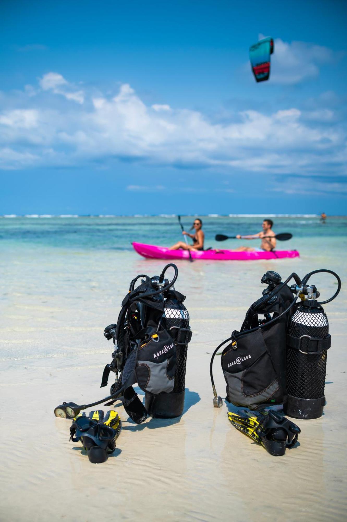 Diamonds Leisure Beach & Golf Resort Playa de Diani Exterior foto Scuba diving equipment