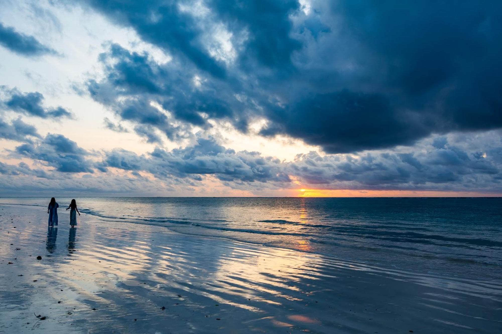 Diamonds Leisure Beach & Golf Resort Playa de Diani Exterior foto Sunset at the beach