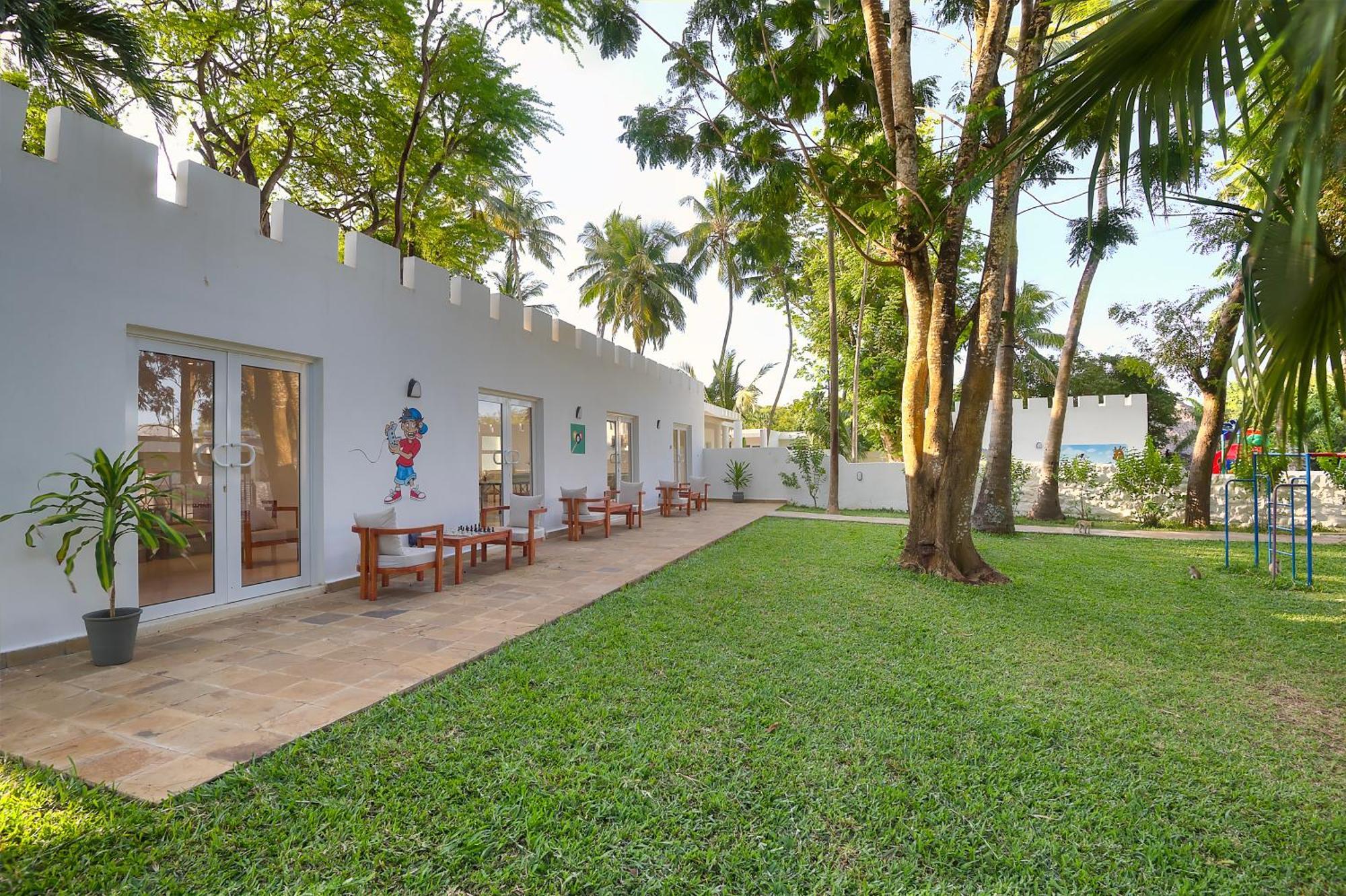 Diamonds Leisure Beach & Golf Resort Playa de Diani Exterior foto The hotel's garden