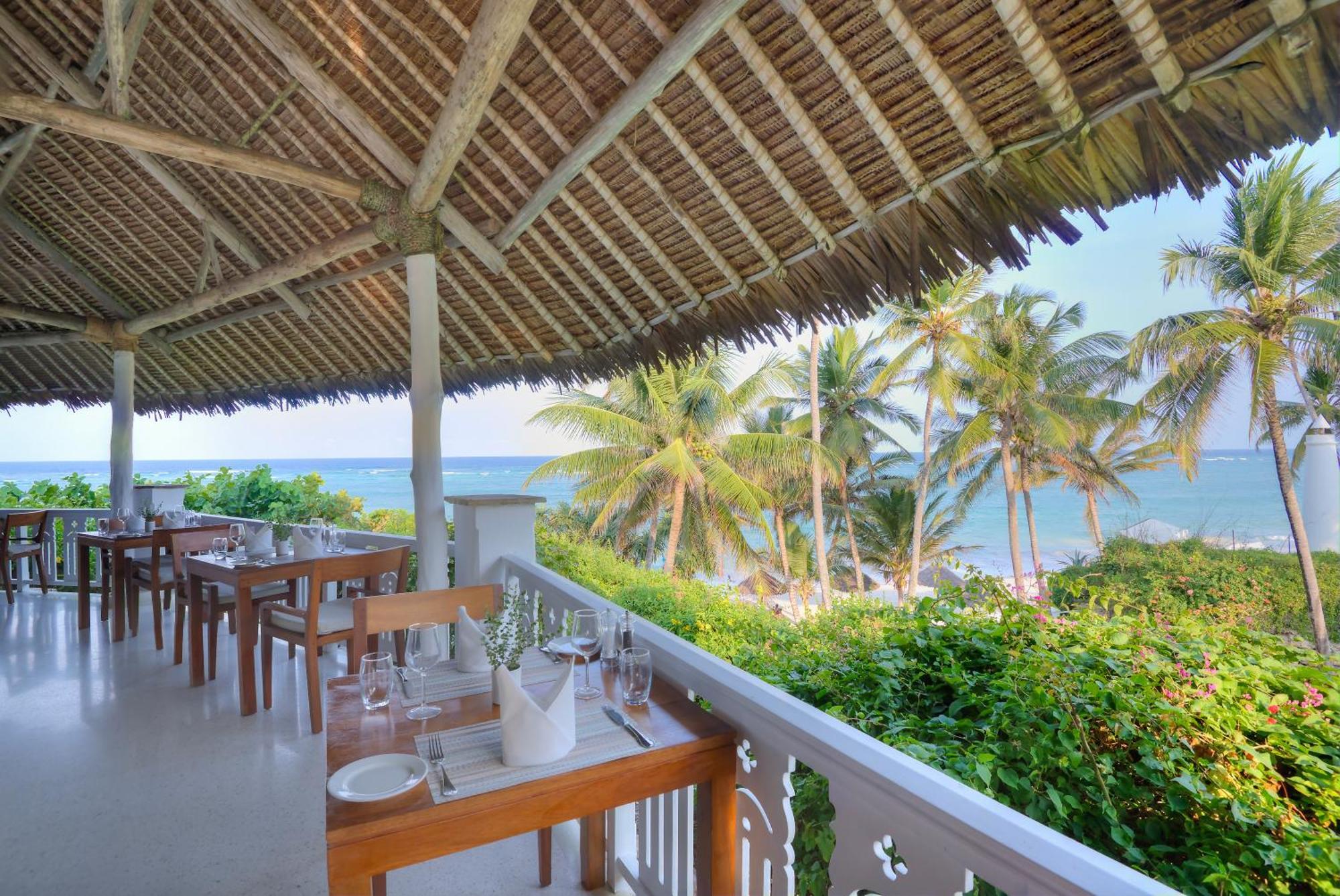 Diamonds Leisure Beach & Golf Resort Playa de Diani Exterior foto The Deck Restaurant